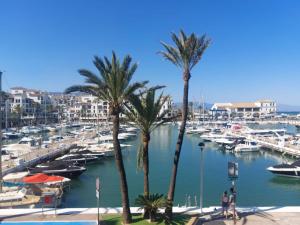 Apto con vista al puerto y salida a la playa