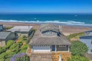 Roads End Light House - Roads End