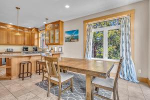 Schooner Creek Retreat