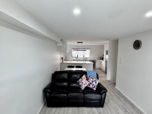 3BR Auckland Holiday Home near Outlet shops and Costco