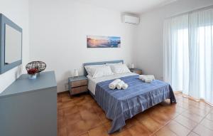 Amazing Home In Caucana With Wifi