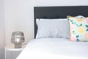 10D Stunning ocean and Yara river view 2Bedroom Abnb Apt with Free Parking