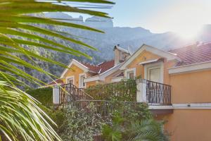 Apartmani with POOL and VIEW