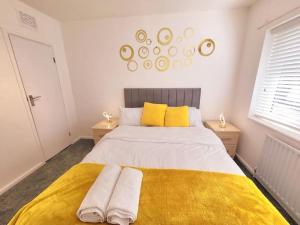 5 bedroom house and free parking