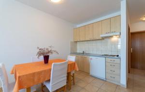 Awesome Apartment In Vinjerac With Wifi 