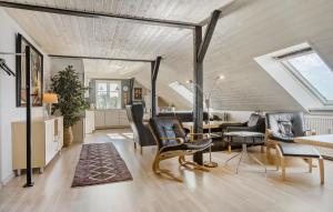 3 Bedroom Nice Apartment In Sydals