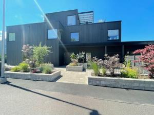 Large pool villa, roof terrace near lake & nature