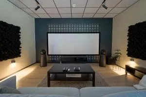 Huoneisto elokuvateatterilla Studio apartment with the movie theater - Vesivehmaa