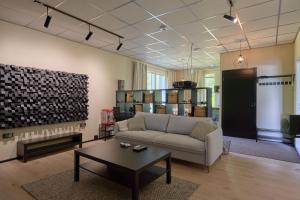 Huoneisto elokuvateatterilla Studio apartment with the movie theater