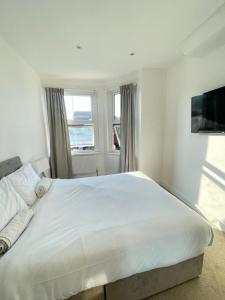 Modern Double Bedroom with Marble private bathroom