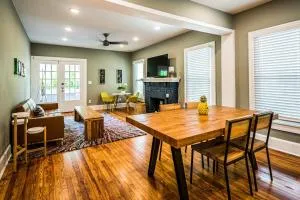 C'est La Vie - make memories at our cozy bungalow - St Petersburg