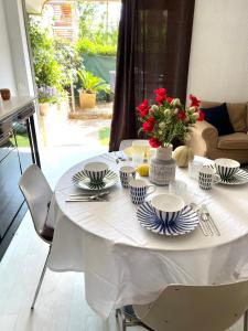 6P Private Garden Little ST TROPEZ