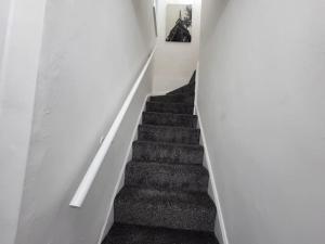 Elegant Entire 3 bed house with free parking