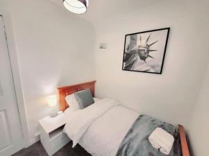 Elegant Entire 3 bed house with free parking