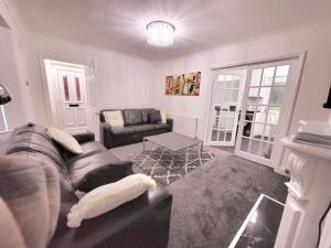 Elegant Entire 3 bed house with free parking