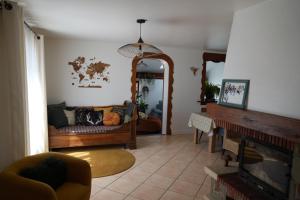 Maisons de vacances Maison avec vue Montagne pour les amateurs de Velo VTT et Randonnees Massages sur rendez-vous : photos des chambres