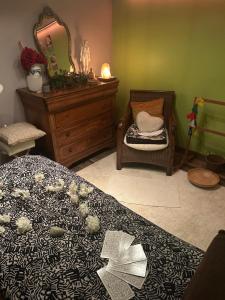 Maisons de vacances Maison avec vue Montagne pour les amateurs de Velo VTT et Randonnees Massages sur rendez-vous : Maison 3 Chambres
