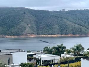 Espectacular casa lago calima