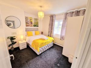 Lovely 3 Bedroom house Entire House and Parking