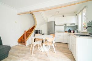 Appartement idéal famille, en duplex et au calme, au pied du métro "Mairie de Saint Ouen"