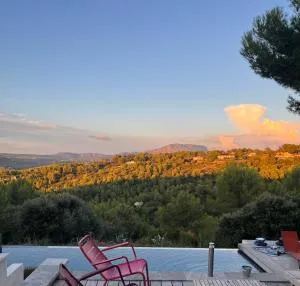 Havre de paix face a la Sainte Victoire - Pont de lʼArc