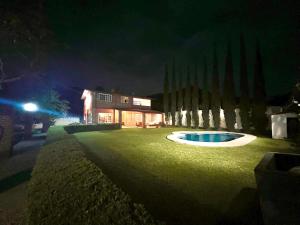 La casa de los cipreces