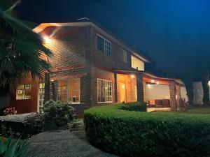 La casa de los cipreces