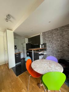 Appartement cosy et spacieux avec une belle vue sur jardin, proche des commodités et à moins de 30 minutes de Paris en transport