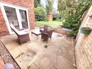 Stunning! 3 Bed Entire House with Free Parking