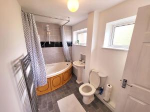 Stunning! 3 Bed Entire House with Free Parking