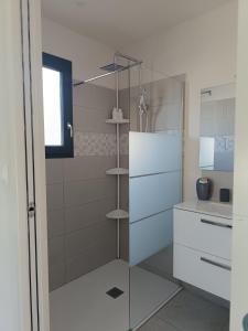 La Cigale sous lOlivier - Chambre , SdB et Salon Privé - Piscine