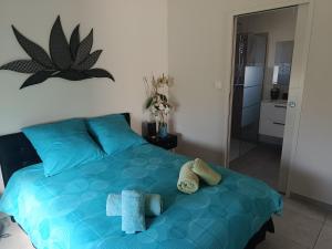 La Cigale sous lOlivier - Chambre , SdB et Salon Privé - Piscine