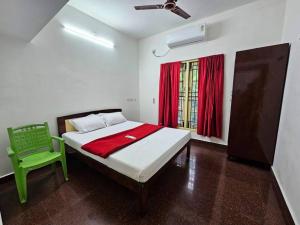 AMC HOME STAY And ROOMS