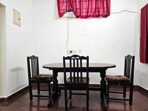 AMC HOME STAY And ROOMS