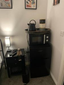 Cosy home from home with PRIVATE BATHROOM - FREE PARKING - Winner of a Traveller Award 2026