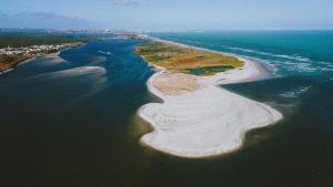 Casa Ilha| beira mar, piscina aquecida, 4 suítes