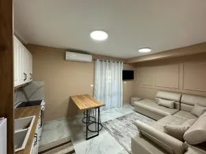 Dukati Guesthouse - Boboshticë