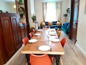 Maisons de vacances 4 Ch - 10 pers - Grande Maison - Parking - Jardin - BBQ : photos des chambres