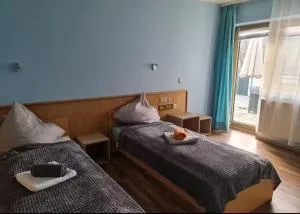 Hotel Neue Krone - 艾施河畔诺伊斯塔特