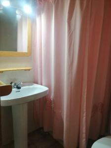 Chimenea y espacio para todos, ideal para famílias - Isard 2