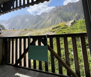 Ski Piau-Engaly balcon vue sur montagne pied pistes proche commerces