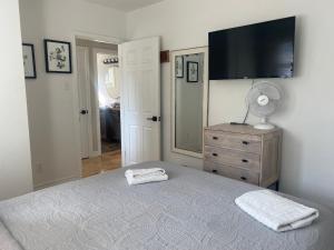Clearbrooke Gem- Bright Private Bedroom close to YYZ