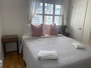 Clearbrooke Gem- Bright Private Bedroom close to YYZ