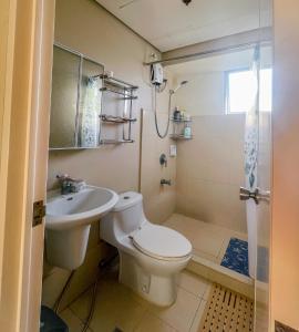 Private twin room for 2 with shared bathroom in boarding place - Cebu IT Park