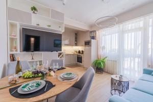 Luxury Seaside Apartment