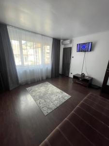 Apartament Sory ,la 200 de metri de hoteluri,ștrand ,terase,are toate utilitățile inclusiv internet wireless,cablu tv, priveliște spre munte și hoteluri