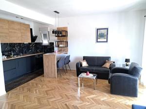 Apartman s terasom i vrtom 2 