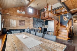 Mökki järven rannalla, Matkailukartano Kivennapa