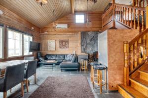 Mökki järven rannalla, Matkailukartano Kivennapa