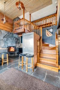 Mökki järven rannalla, Matkailukartano Kivennapa